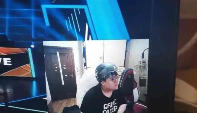 FPX头盔什么梗