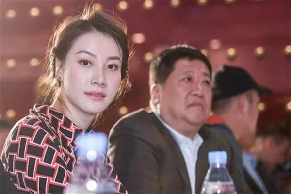 林丹和谢杏芳怎么认识的，什么时候在一起的？