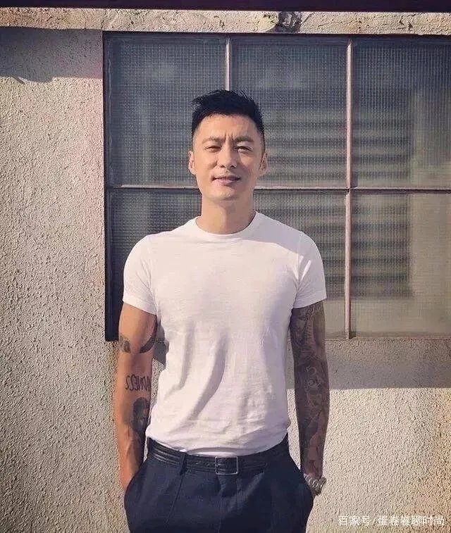 余文乐老婆晒孕照,距生产7周时肚子却仍平坦,女儿早产仅1斤重吗?