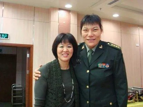 与丈夫结婚9年未要孩子,2米06郑海霞生活幸福,近况如何?