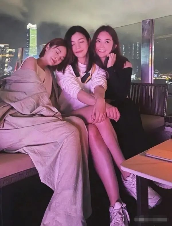 杨丞琳、陈妍希、阿SA三大女神久违同框，她们此前有过哪些交集？