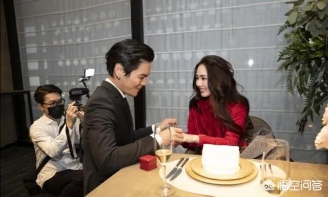 与郭碧婷订婚不久就点赞了另一美女的照片,向佐手滑了吗?