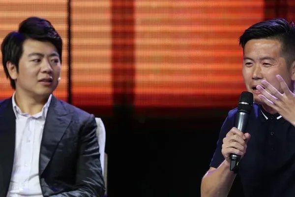 郎朗接受采访称不敢让老婆再拿行李，舆论会毁了一个人吗？