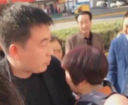 西安大妈在医院卧底29年找到了走丢的儿子了吗?