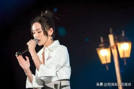 疯狂猜歌2个字歌名歌手_两个字歌名答案?