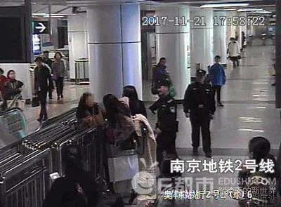 起争执踢孕妇肚子监控曝光/2女为何如此狠毒?