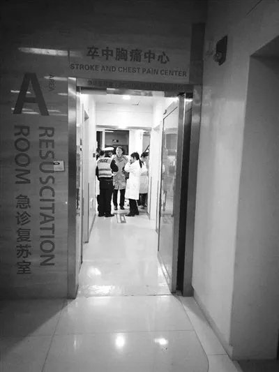 工程车真的能碾轧电瓶车?