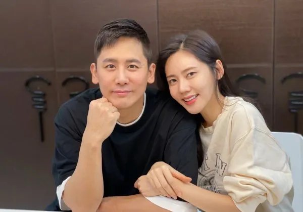 于晓光秋瓷炫晒新年合照，粉丝留言却让人太扫兴，发生了什么事？