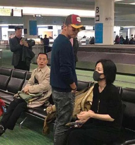 王菲绯闻不断，深夜现身李亚鹏住所后谢霆锋啥态度？