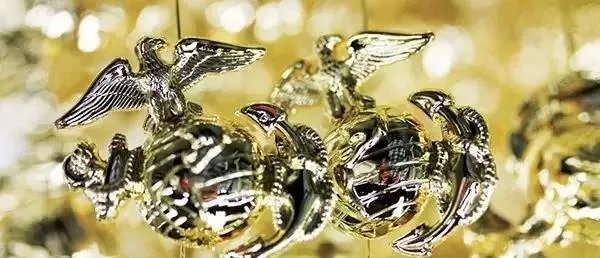 东京奥运会蹦床冠军朱雪莹,抠掉金牌的皮,合理吗?