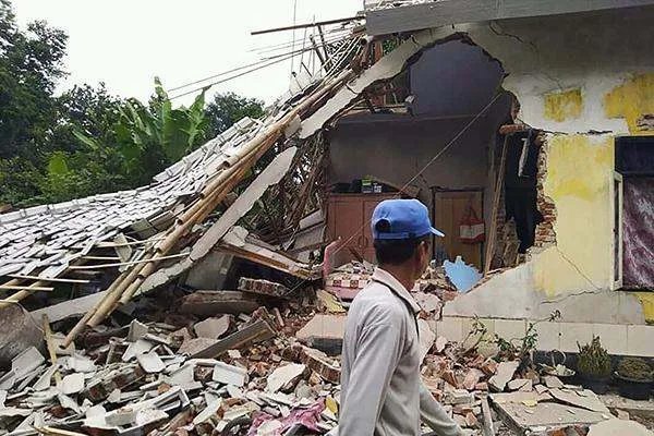 巴基斯坦发生5.8级地震,造成至少15人身亡,当地的受灾情况如何?