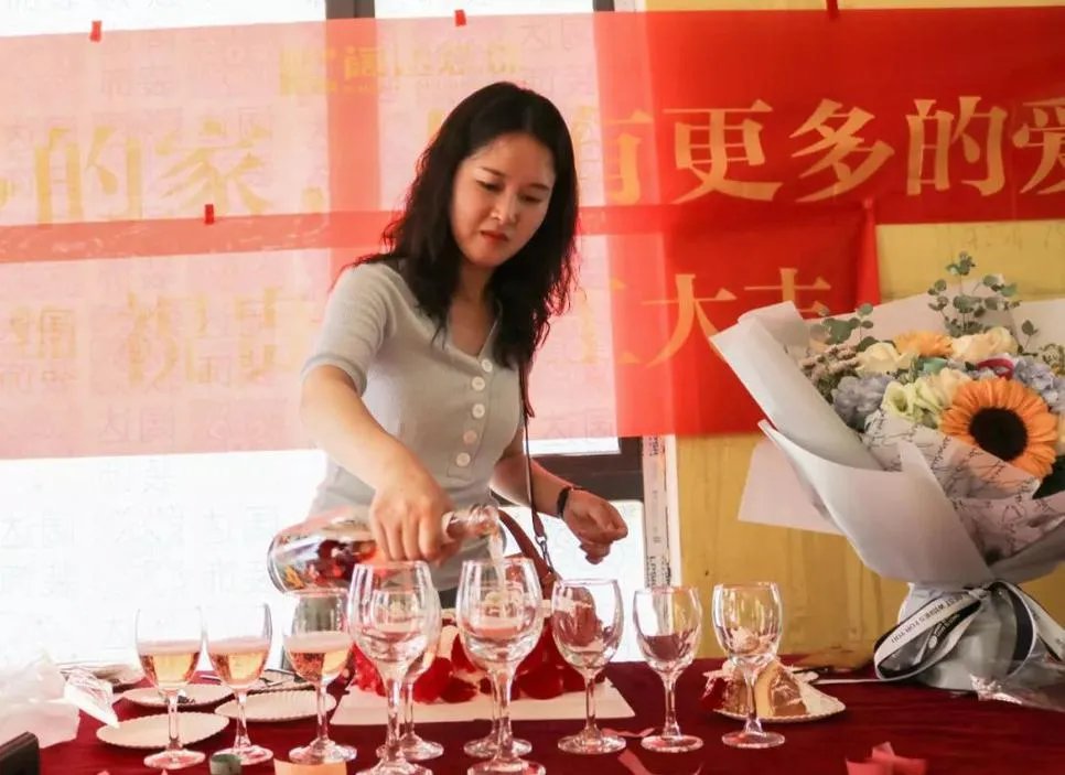 恭祝康悦别墅胡总尊宅开工大吉!