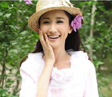 陈彦妃是怎么进入演艺圈的?