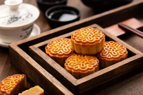 “天价月饼”出新招:标价499元附加600元运费,这种现象该如何整治?