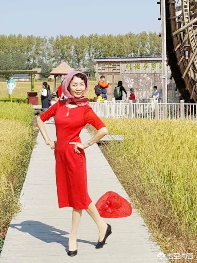 女人穿休闲衣服好看还是女人味十足的衣服好看?