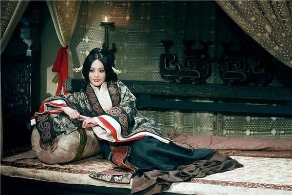 秦昭襄王想要杀掉戎狄王,为什么还要向芈八子请示很多次?