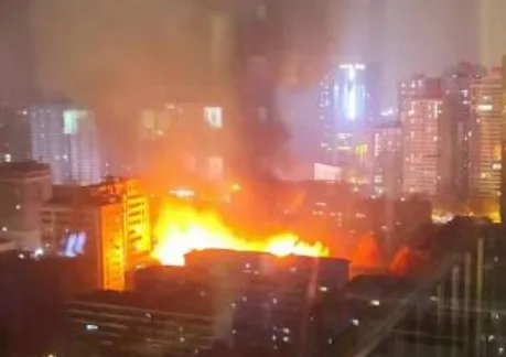 日本东京都多摩市一住宅楼发生火灾,造成2人死亡,目前当地情况如何?