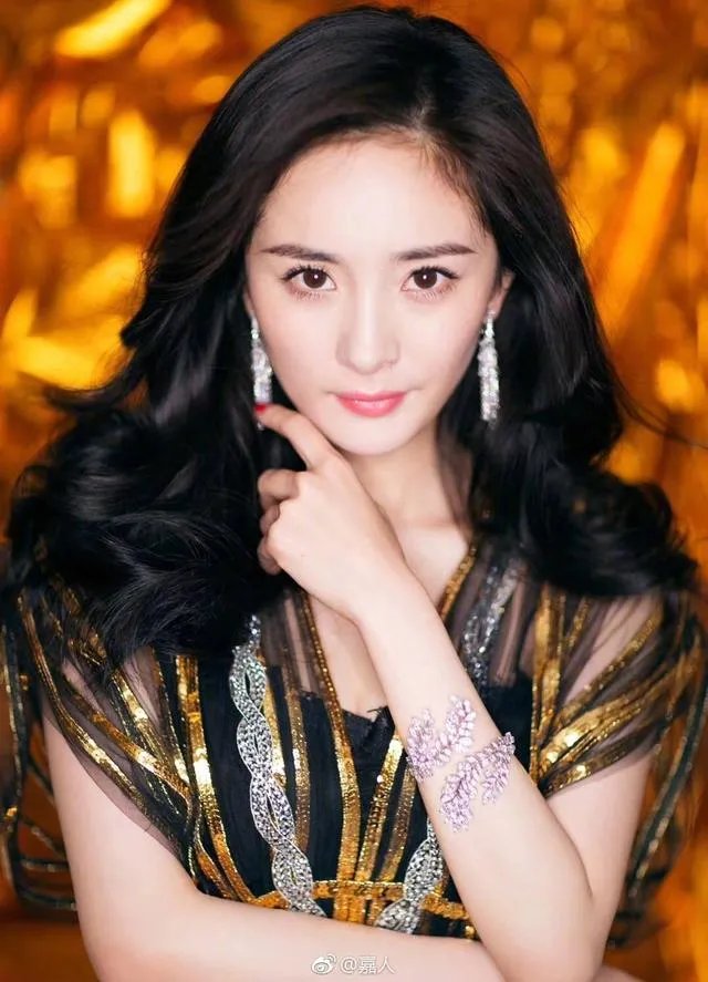2018爱奇艺尖叫之夜,如何看待娜扎和杨幂的美?