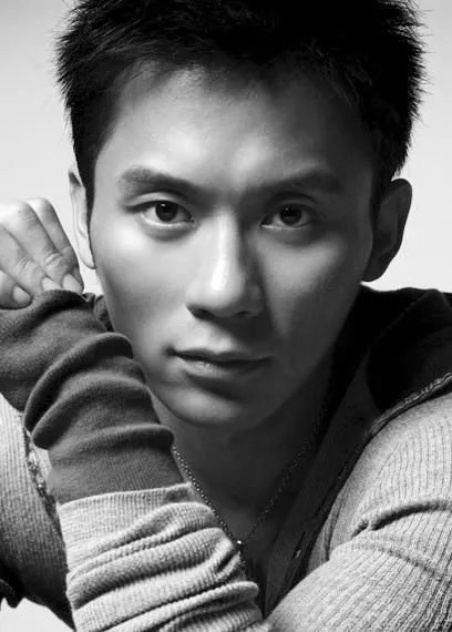 李晨从“简宁”变身“大黑牛”，如何练就的肌肉身材？