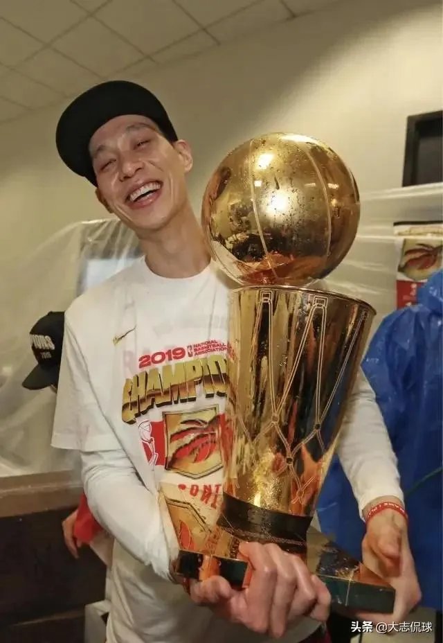 林书豪谈自由市场当众飙泪,感觉被NBA放弃,为何嘲笑林疯狂?