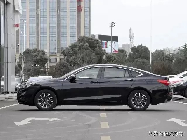 红旗该买轿车还是SUV？