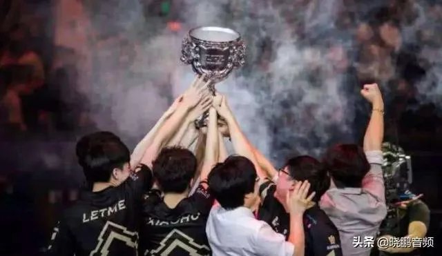 皇族ADC uzi真的比其他队ADC强么?如果强到底强在哪个方面?