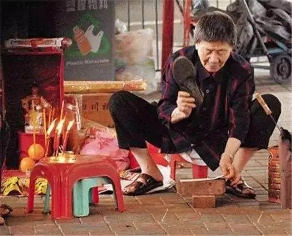 打小人游戏(小人游戏规则和玩法介绍)
