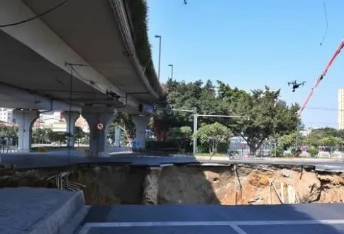 广州一地铁站出口吊顶坍塌,导致坍塌的原因是什么?