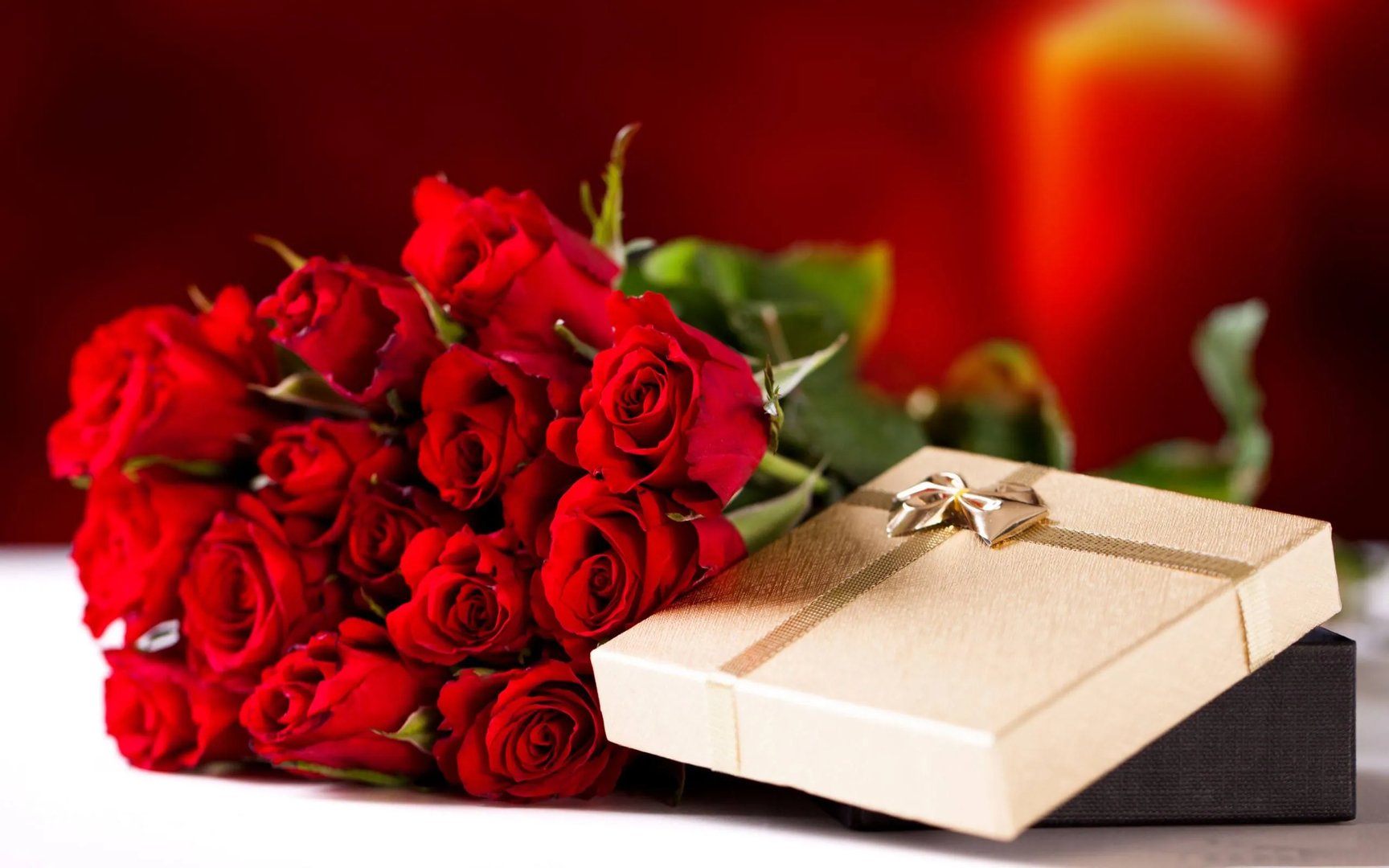 结婚8周年是什么婚 结婚8年送老婆什么礼物好