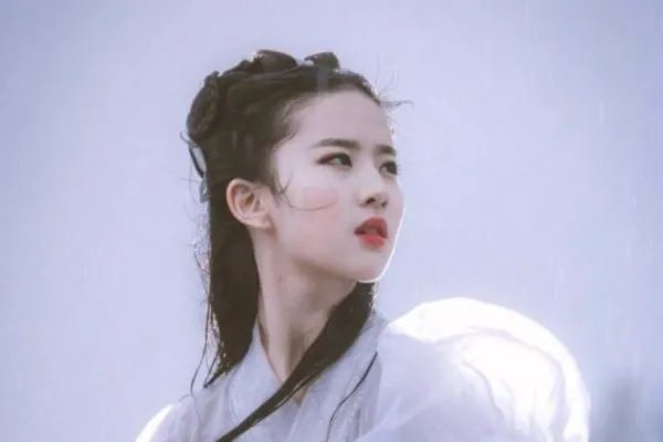 岳云鹏本名岳龙刚,张艺兴本名张加帅,还有哪些艺人有非常土的原名?