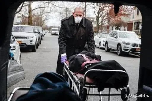 美国记者灵魂质问: 死亡人数超越战, 你凭啥连任? 特朗普一句话回应绝了，你怎么看？