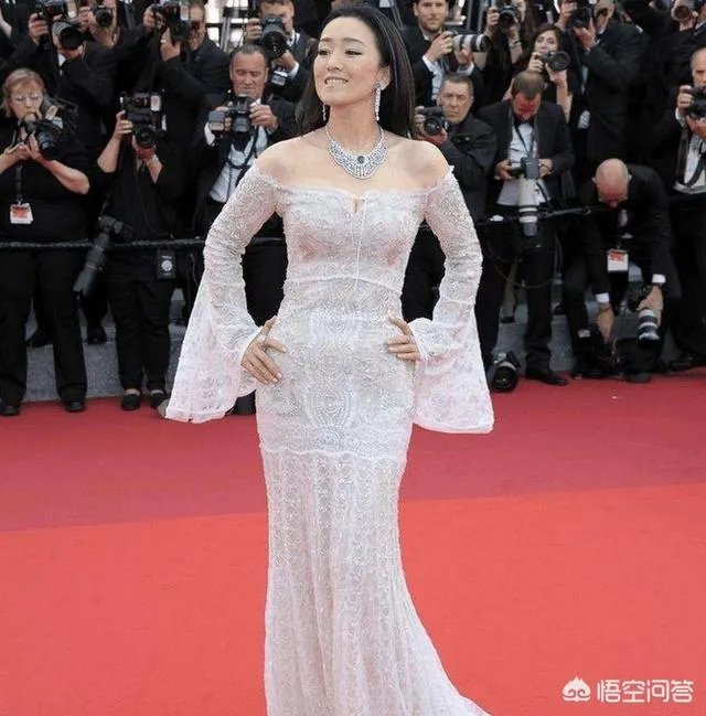 中国某十八线网红再蹭红毯;网友: 戛纳红毯要求这么低?