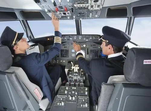 中国的民航飞行员都是空军退役下来的吗？