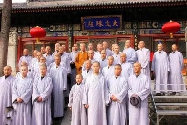 五台山的年轻尼姑越来越多，她们做了啥让当地人感到可耻？