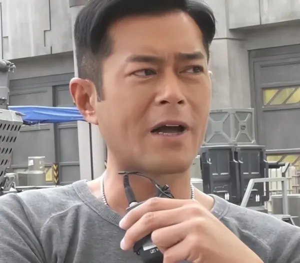 51岁古天乐自曝患颈椎病,右半身麻痹神经坏死,这种病该如何预防?