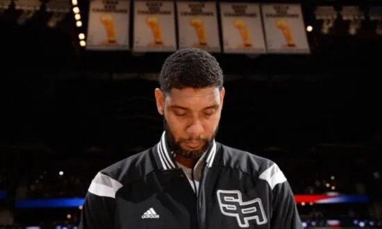 大家对NBA总决赛第三场最后10秒詹姆斯踢伊戈达拉怎么看?
