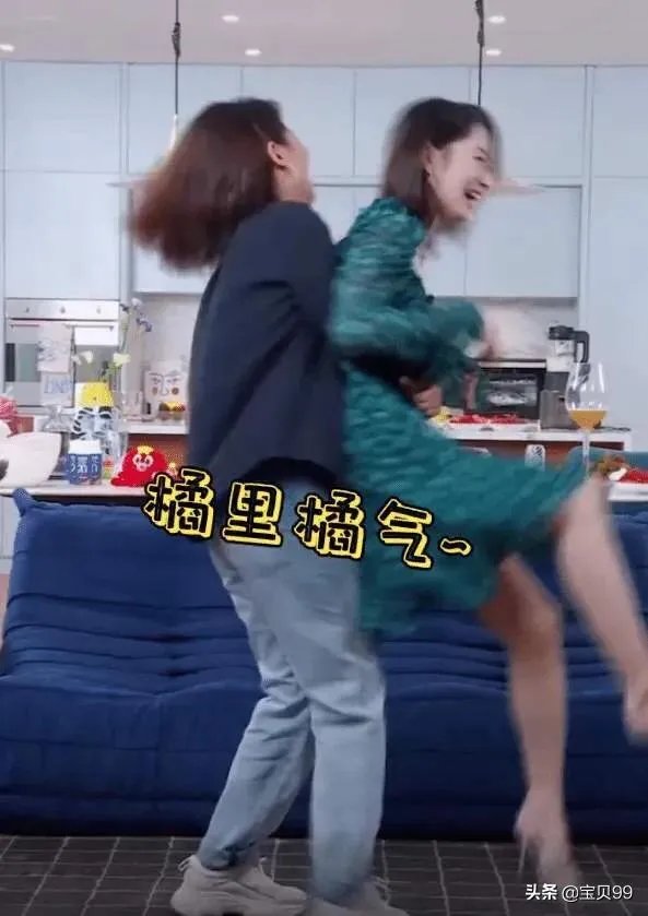 如何评论刘敏涛直播跳女团舞?