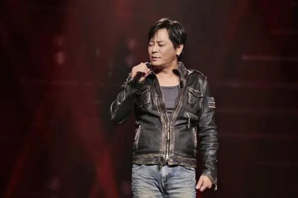 “我只能偷偷爱上你”是哪首歌?