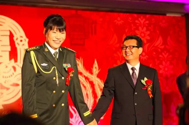 与丈夫结婚9年未要孩子,2米06郑海霞生活幸福,近况如何?