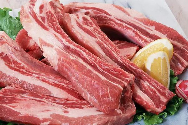 目前市场上的猪肉一天一个价格,这种现状属于正常吗?