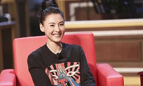 张柏芝晒13岁儿子八块腹肌照,她儿子究竟有多自律?