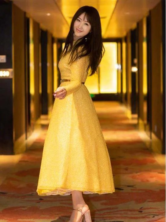 一场恋爱毁掉一代玉女歌手,“甜歌天后”杨钰莹为何令人惋惜?