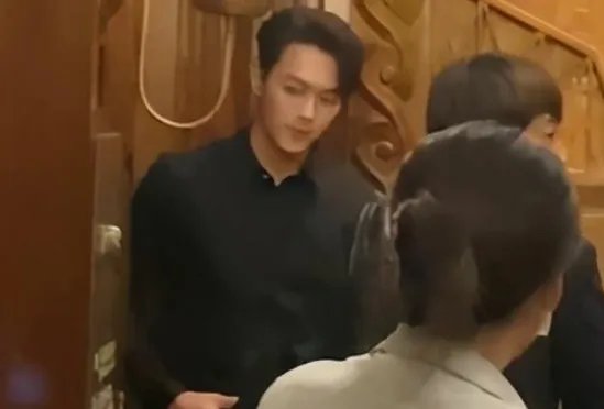 如何看待许凯婉拒合影被路人骂一事?