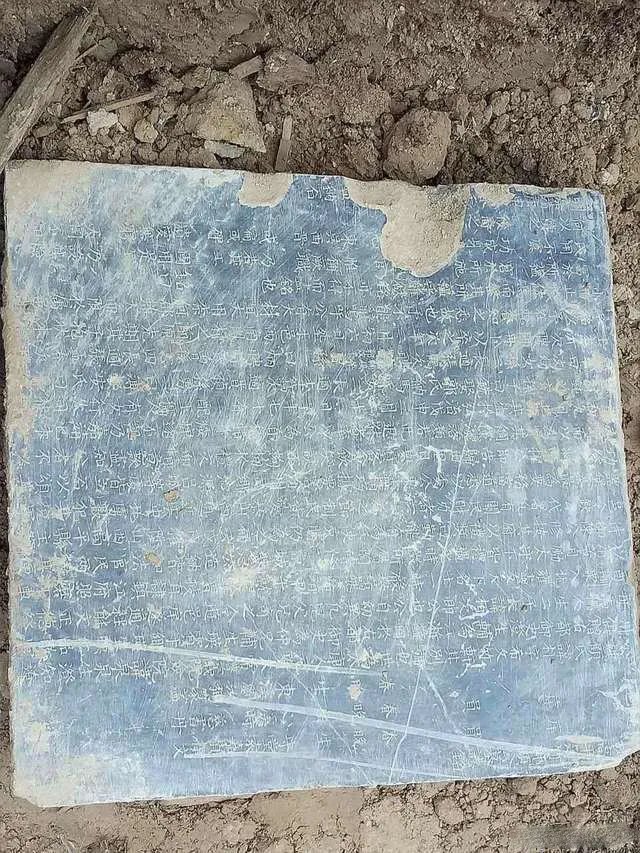河南挖出500年前古墓 尸体官服完好(组图)