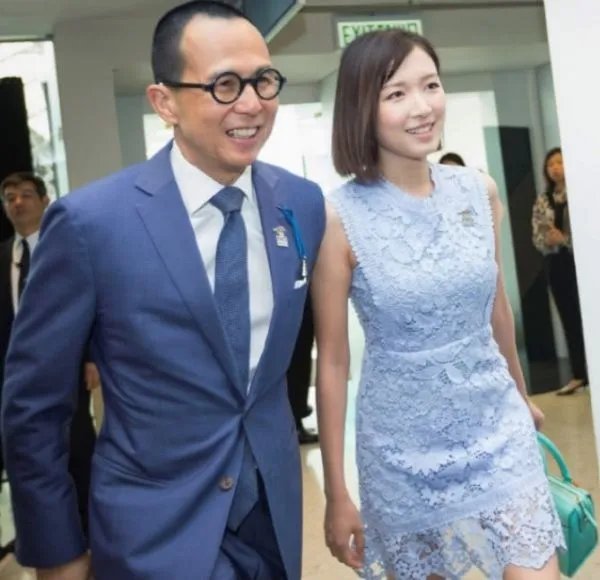 李泽楷新欢发文暗讽“个别人”不谈感情谈素质,你怎么看?