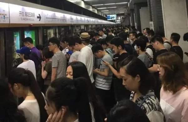 上海地铁一乘客身亡,事故发生时的具体情况是怎样的?