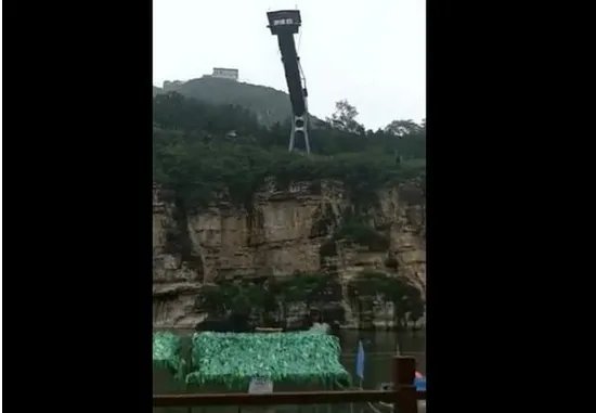 游客蹦极坠落悬崖景区怎么解释的?