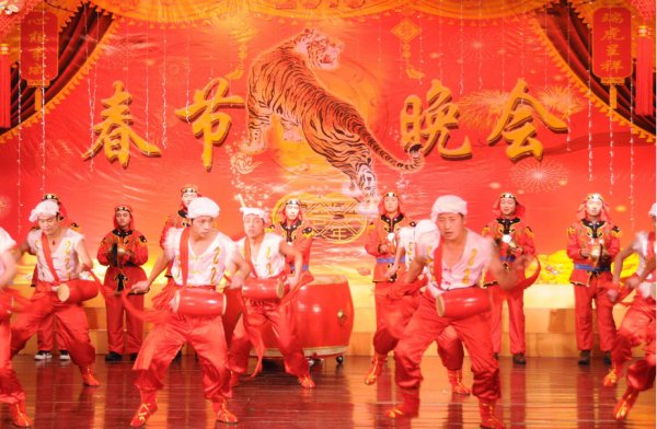 春晚几点开始几点结束历时多长时间?