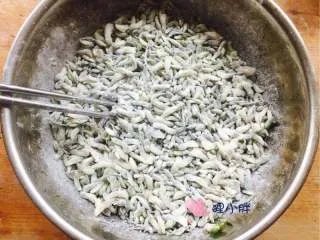 蒸槐花