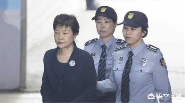 韩检方近日的举动,表达朴槿惠给李明博“腾地”的意思吗?